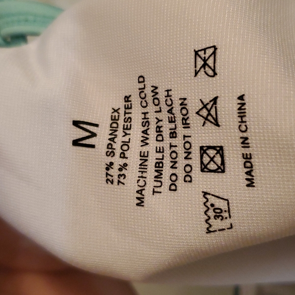 Cute workout top - Picture 3 of 4